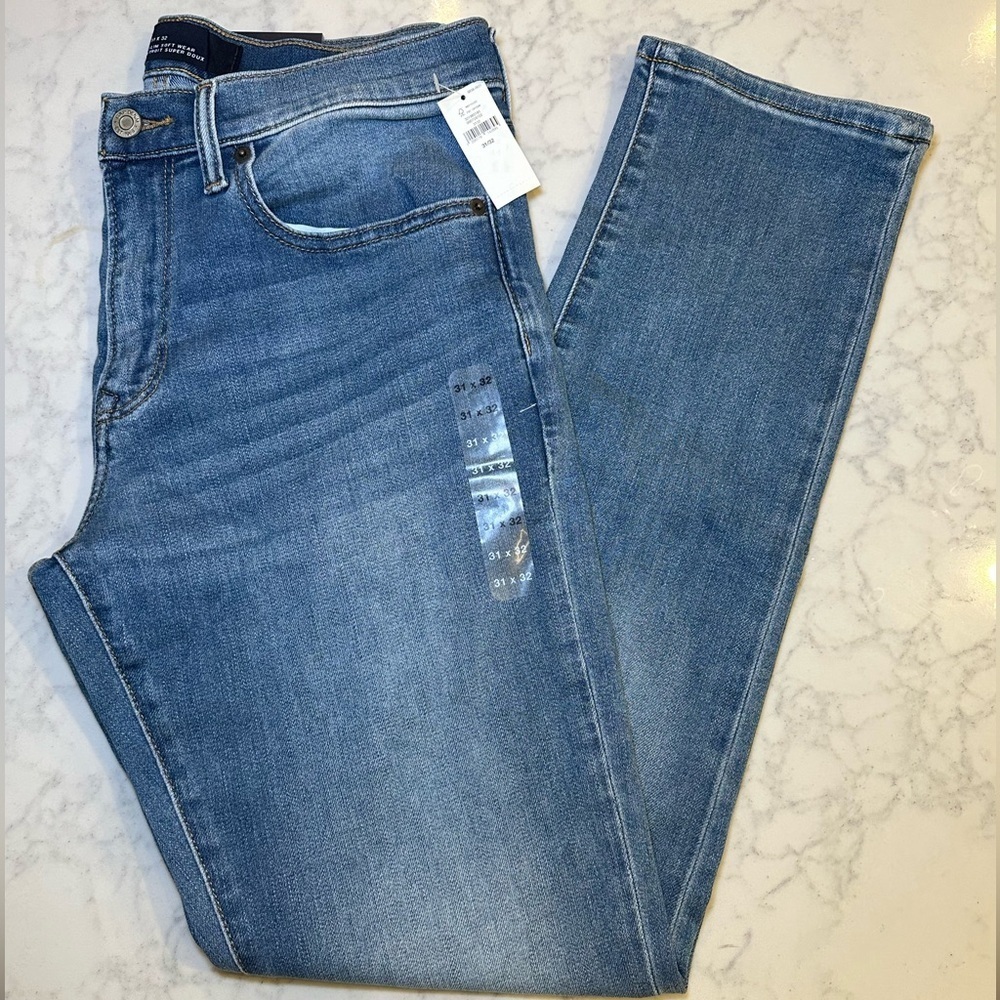 NWT Gap Factory Men’s Slim Soft Wear Jeans Mid Rise Medium Wash Size 31x32